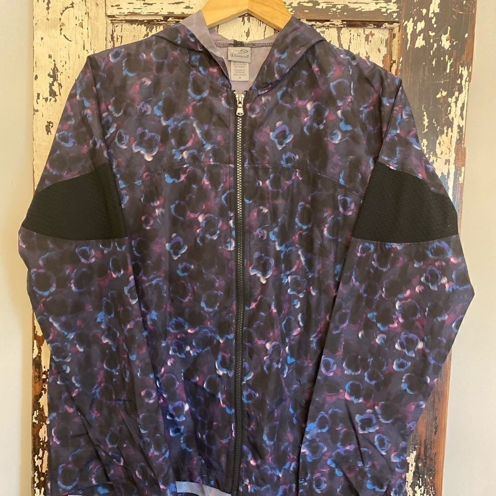 EUC women’s full zip hooded jacket. Size M.